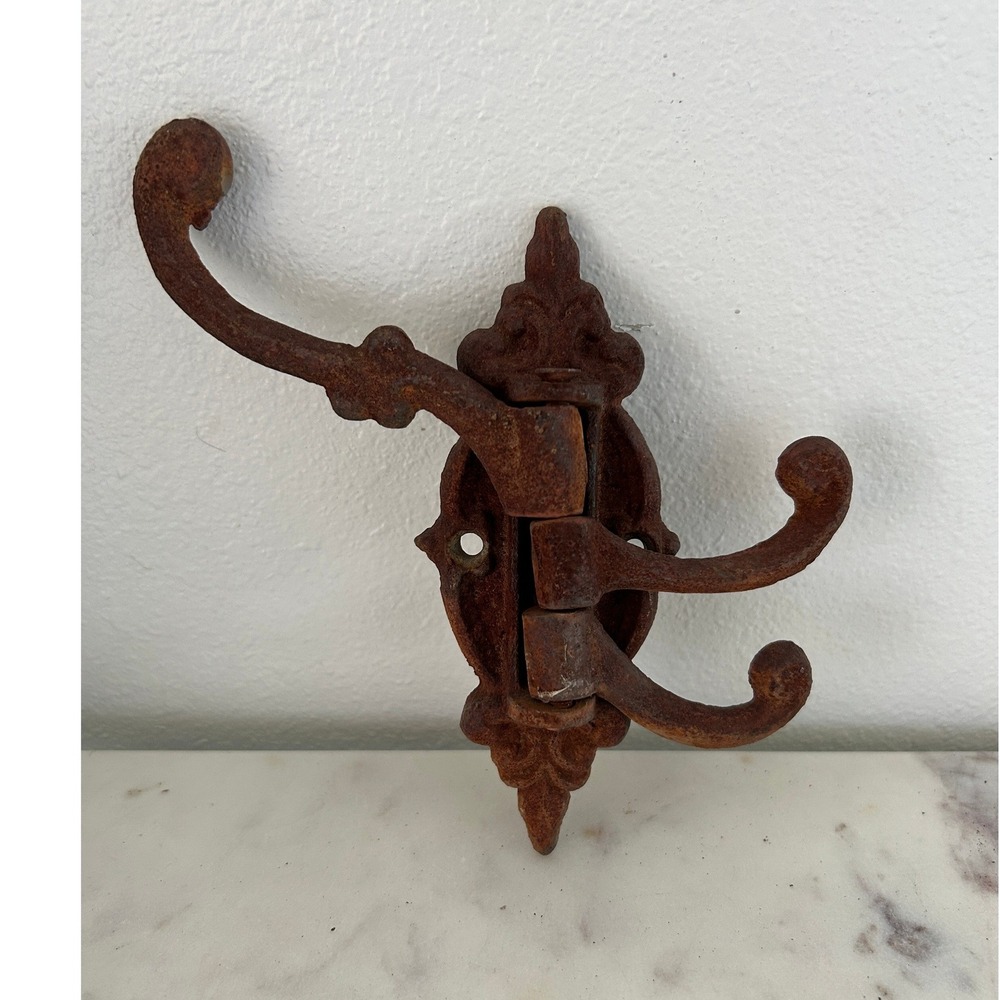 Vintage Cast Iron Swivel Triple Coat Hook Rustic Rusted Wall Mount 3 Arm Hanger